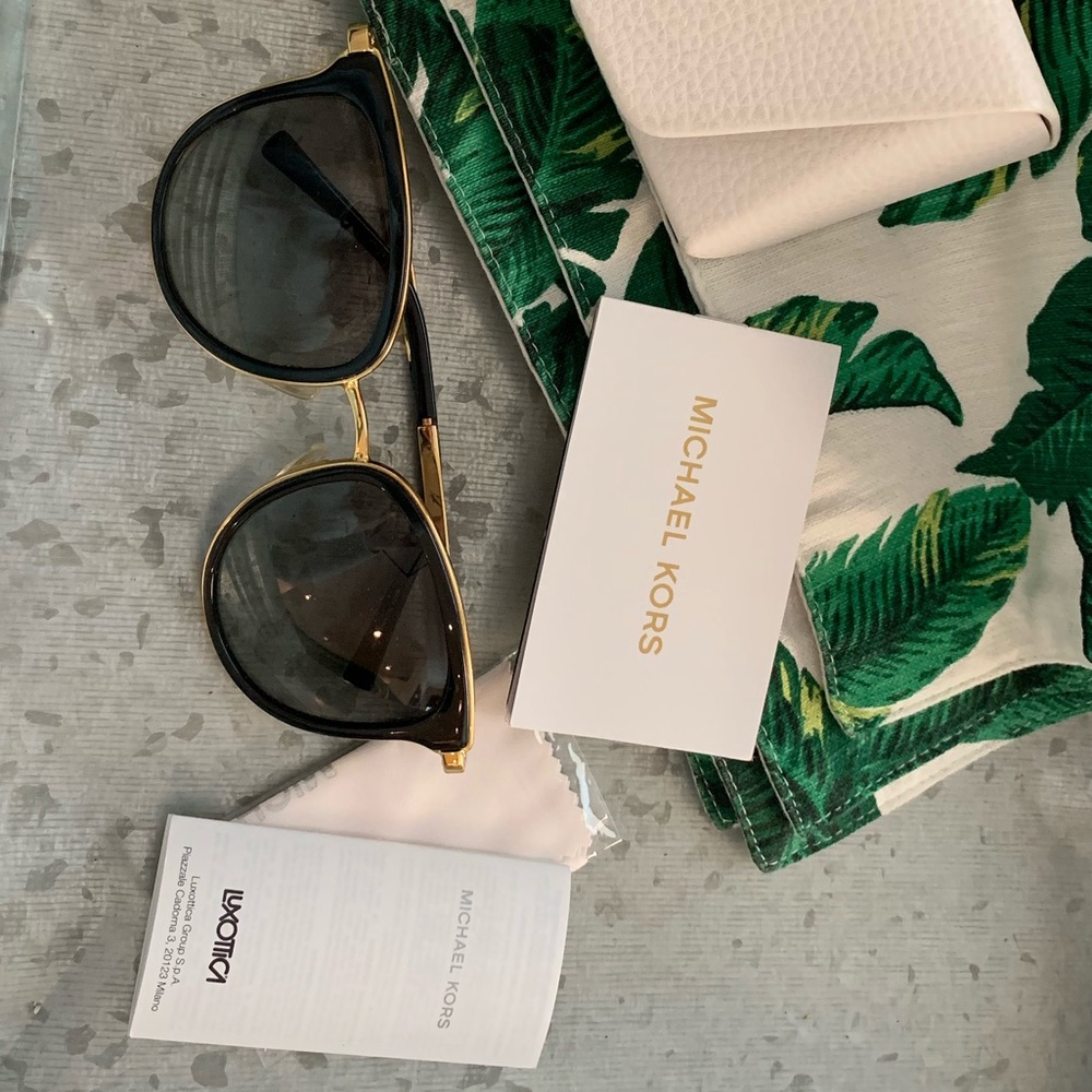 Michael Kors Adrianna shades - Picture 4 of 5